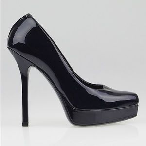 Gucci Navy Blue Patent Leather pumps